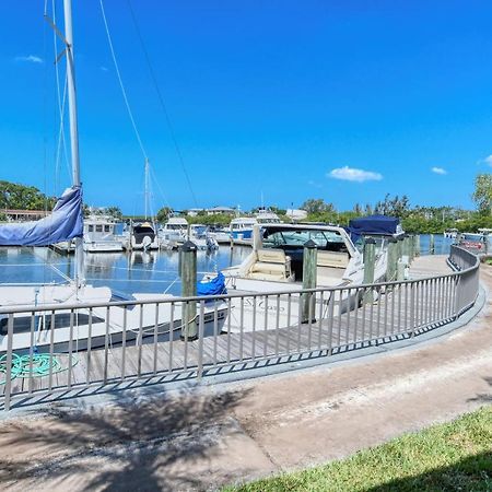 Waterfront Room, Heated Pool, Tiki Bar & Grill 萨拉索塔 外观 照片