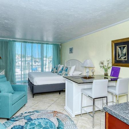 Waterfront Room, Heated Pool, Tiki Bar & Grill 萨拉索塔 外观 照片