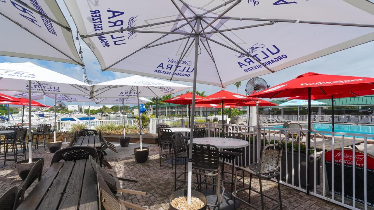 Waterfront Room, Heated Pool, Tiki Bar & Grill 萨拉索塔 外观 照片