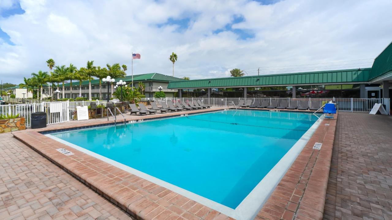 Waterfront Room, Heated Pool, Tiki Bar & Grill 萨拉索塔 外观 照片