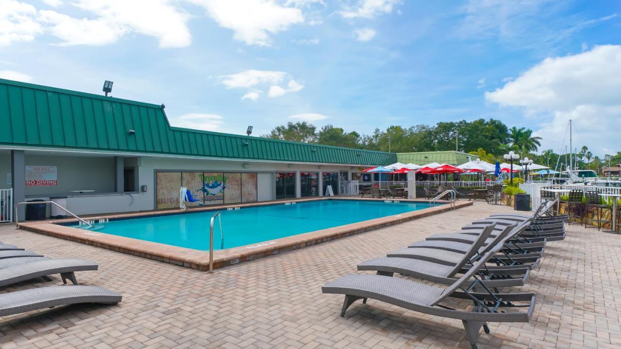 Waterfront Room, Heated Pool, Tiki Bar & Grill 萨拉索塔 外观 照片