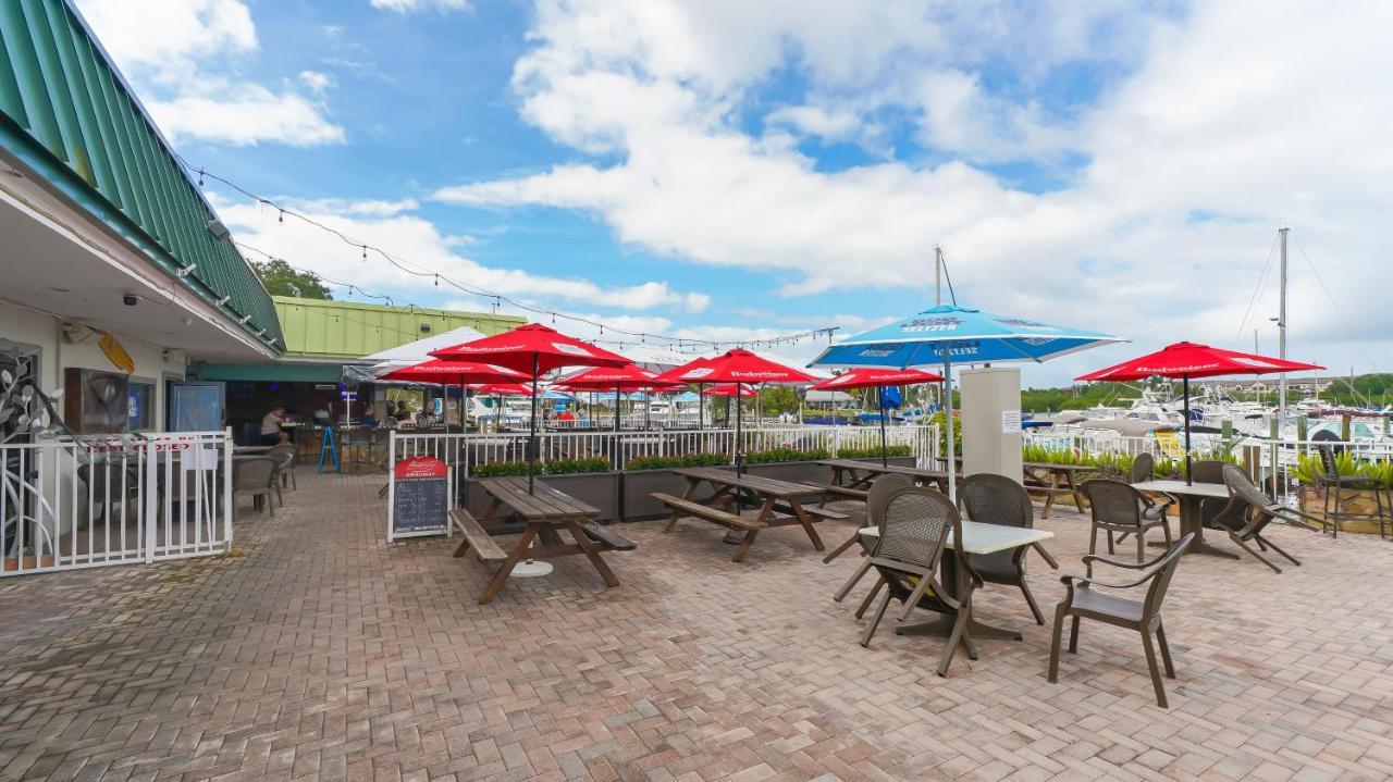 Waterfront Room, Heated Pool, Tiki Bar & Grill 萨拉索塔 外观 照片