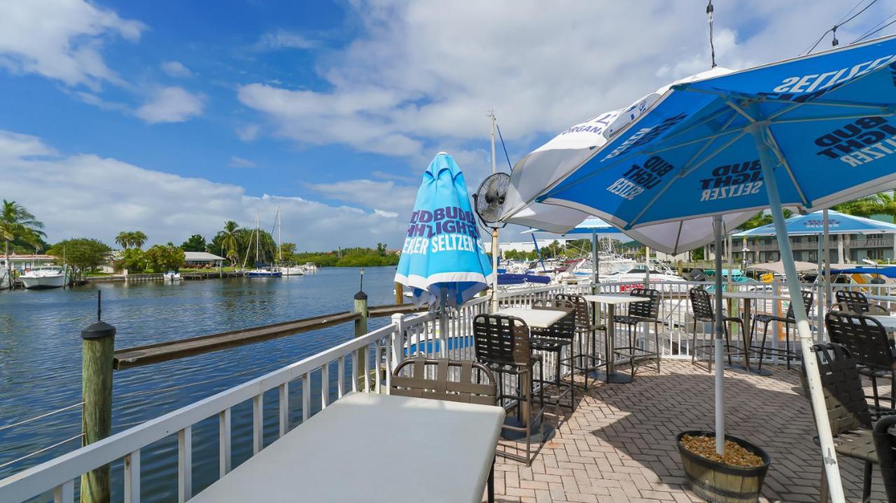 Waterfront Room, Heated Pool, Tiki Bar & Grill 萨拉索塔 外观 照片