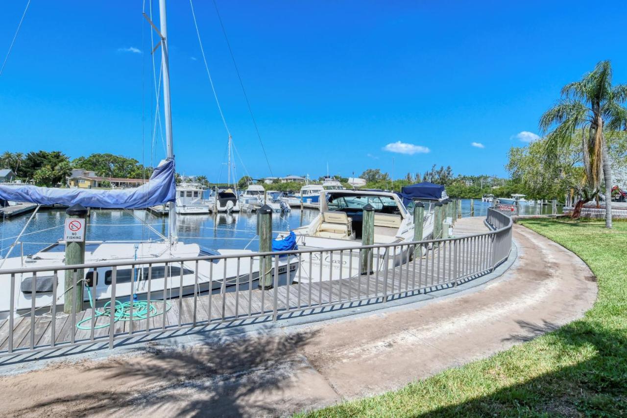 Waterfront Room, Heated Pool, Tiki Bar & Grill 萨拉索塔 外观 照片