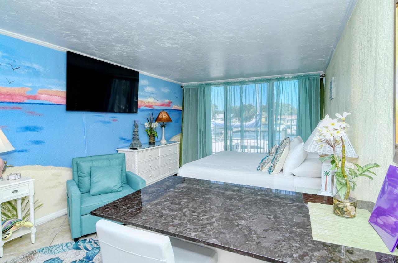 Waterfront Room, Heated Pool, Tiki Bar & Grill 萨拉索塔 外观 照片