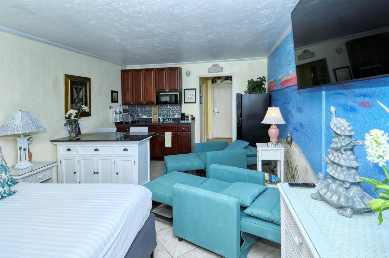 Waterfront Room, Heated Pool, Tiki Bar & Grill 萨拉索塔 外观 照片