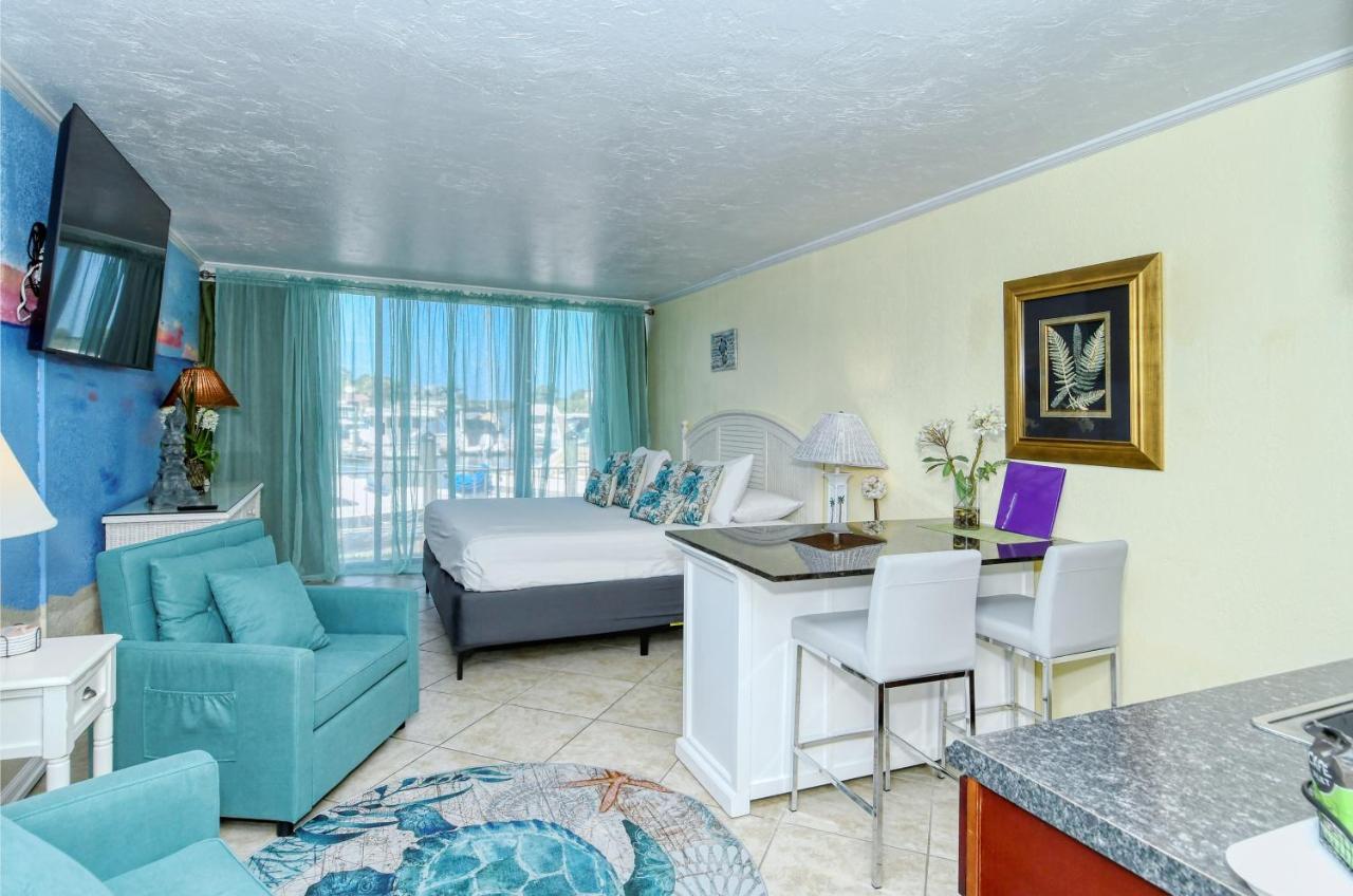 Waterfront Room, Heated Pool, Tiki Bar & Grill 萨拉索塔 外观 照片