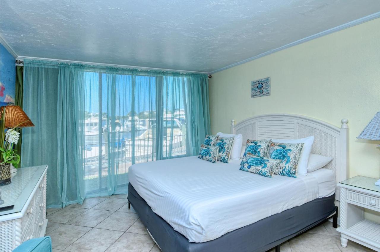 Waterfront Room, Heated Pool, Tiki Bar & Grill 萨拉索塔 外观 照片