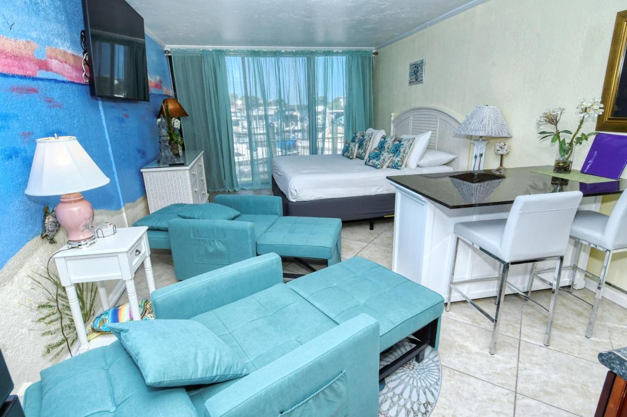 Waterfront Room, Heated Pool, Tiki Bar & Grill 萨拉索塔 外观 照片